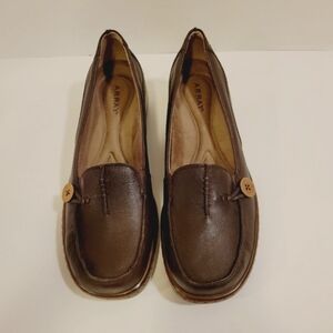 Array Women's Size 10 Brown Superior Leather Closed Toe Slip On Loafers